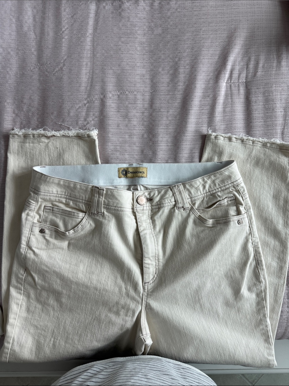Democracy Cream Cropped Straight-Leg Jeans
